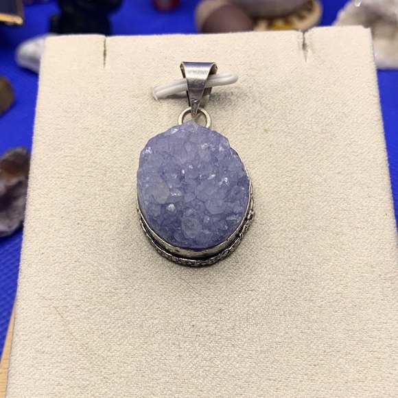 Small Lavender Quartz Crystal Druzy Pendant! .925 Sterling Silver Plated. - Picture 1 of 11